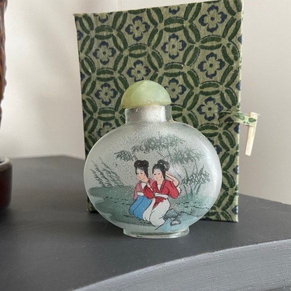 Reverse Hand Painted Glass Chinese Antique Snuff Bottle - Picture 2 of 2